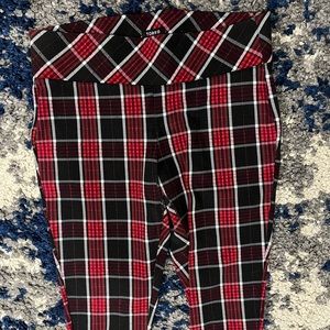 GUC Torrid Red Plaid Ponte Pixie Pant Capris Size 1